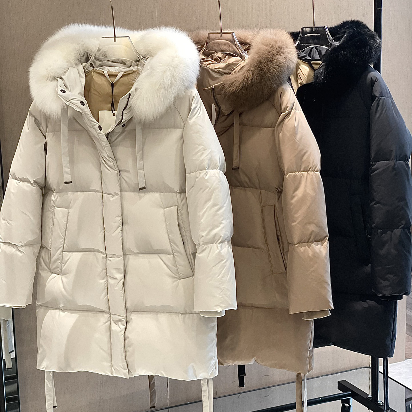 Top Quality Down Coat Women Thick real wolf fur Hooded Women's Slim Jacket Winter Parka Ladies Long Parkas Designer Hoodies Jackets Warm coats
Top Quality Down Coat Women Thick real wolf fur Hooded Women's Slim Jacket Winter Parka Ladies Long Parkas Designer Hoodies Jackets Warm coats