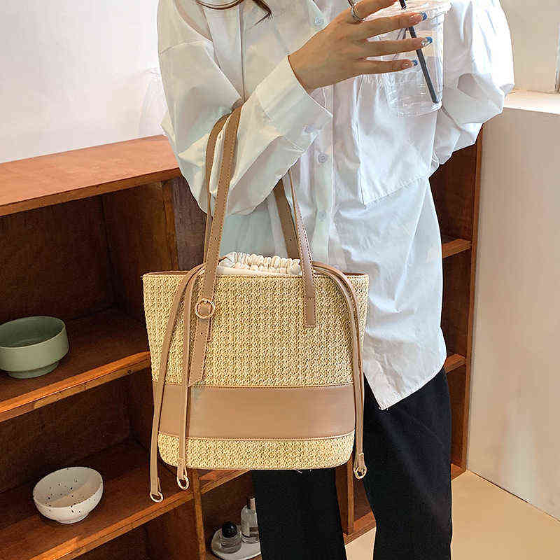 Japanese and Korean Summer New Fashion Simple Pu Color Contrast Woven Women's Bucket Bag 22 Exquisite Women's Single Shoulder Messenger Bag 220614, Rice white with khaki
Japanese and Korean Summer New Fashion Simple Pu Color Contrast Woven Women's Bucket Bag 22 Exquisite Women's Single Shoulder Messenger Bag 220614, Rice white with khaki