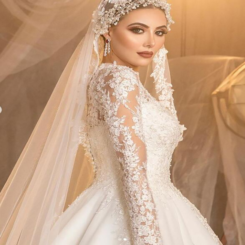 Luxury Arabic Wedding Dress 2022 Long Sleeve Lace A Line Muslim Dubai Wedding Dresses Button Back Appliques Women Church Bridal Party Gowns Country Ve