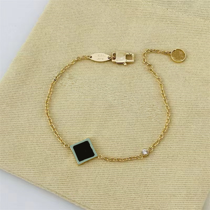 four-leaf flower Gold Chain Titanium Steel Bracelet Women's Classic Letter L Home Luxury Designer Valentine's Day Birthday Gift Lovers Anniversary Jewelry Not Fade
four-leaf flower Gold Chain Titanium Steel Bracelet Women's Classic Letter L Home Luxury Designer Valentine's Day Birthday Gift Lovers Anniversary Jewelry Not Fade