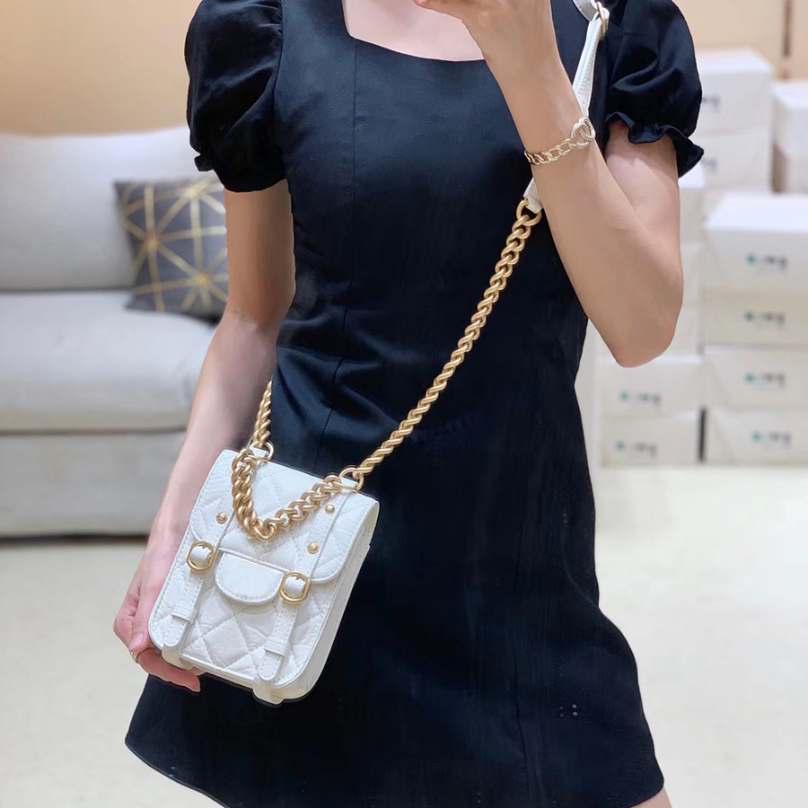 Original Quality 17CM Vintage Cross Body Bag Designer Women Chains Cellphone Pouch Luxuries Designers Shoulder Bags With Box C022
Original Quality 17CM Vintage Cross Body Bag Designer Women Chains Cellphone Pouch Luxuries Designers Shoulder Bags With Box C022