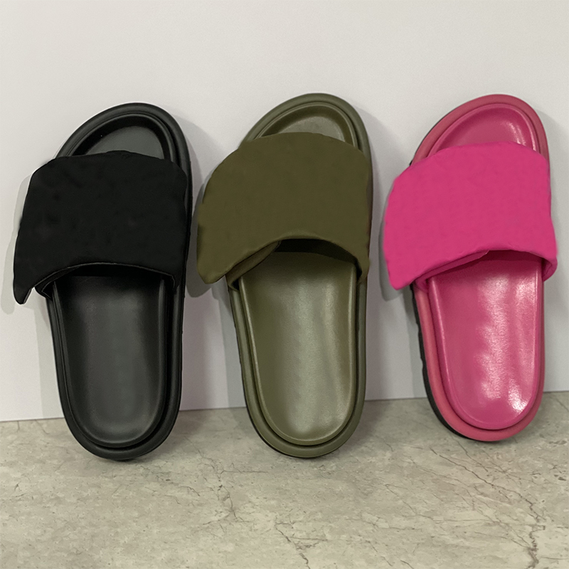 Women Padded Front Strap Slippers Designers Pool Pillow Flat Mules Men Sunset Flat Comfort Mules Fashionable Easy-to-wear Style Slides With Box NO370, Clear
Women Padded Front Strap Slippers Designers Pool Pillow Flat Mules Men Sunset Flat Comfort Mules Fashionable Easy-to-wear Style Slides With Box NO370, Clear