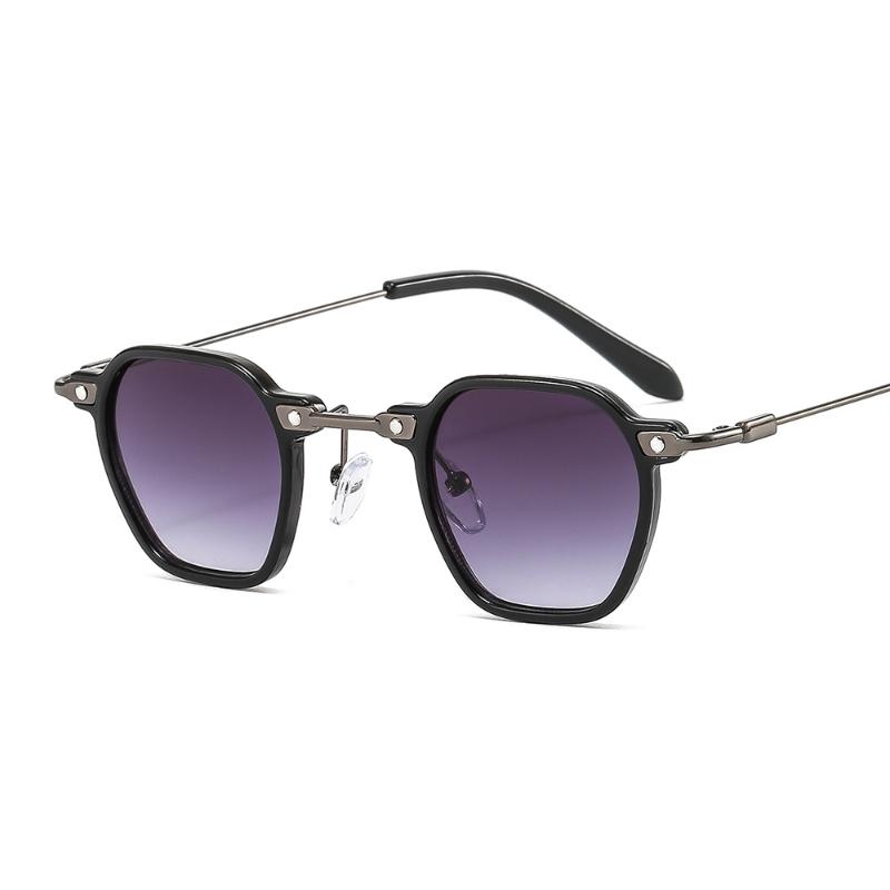 Sunglasses Punk Small Frame Personality Hip Hop European And American INS Wind Avant-garde Cross-border Men WomenSunglasses
Sunglasses Punk Small Frame Personality Hip Hop European And American INS Wind Avant-garde Cross-border Men WomenSunglasses