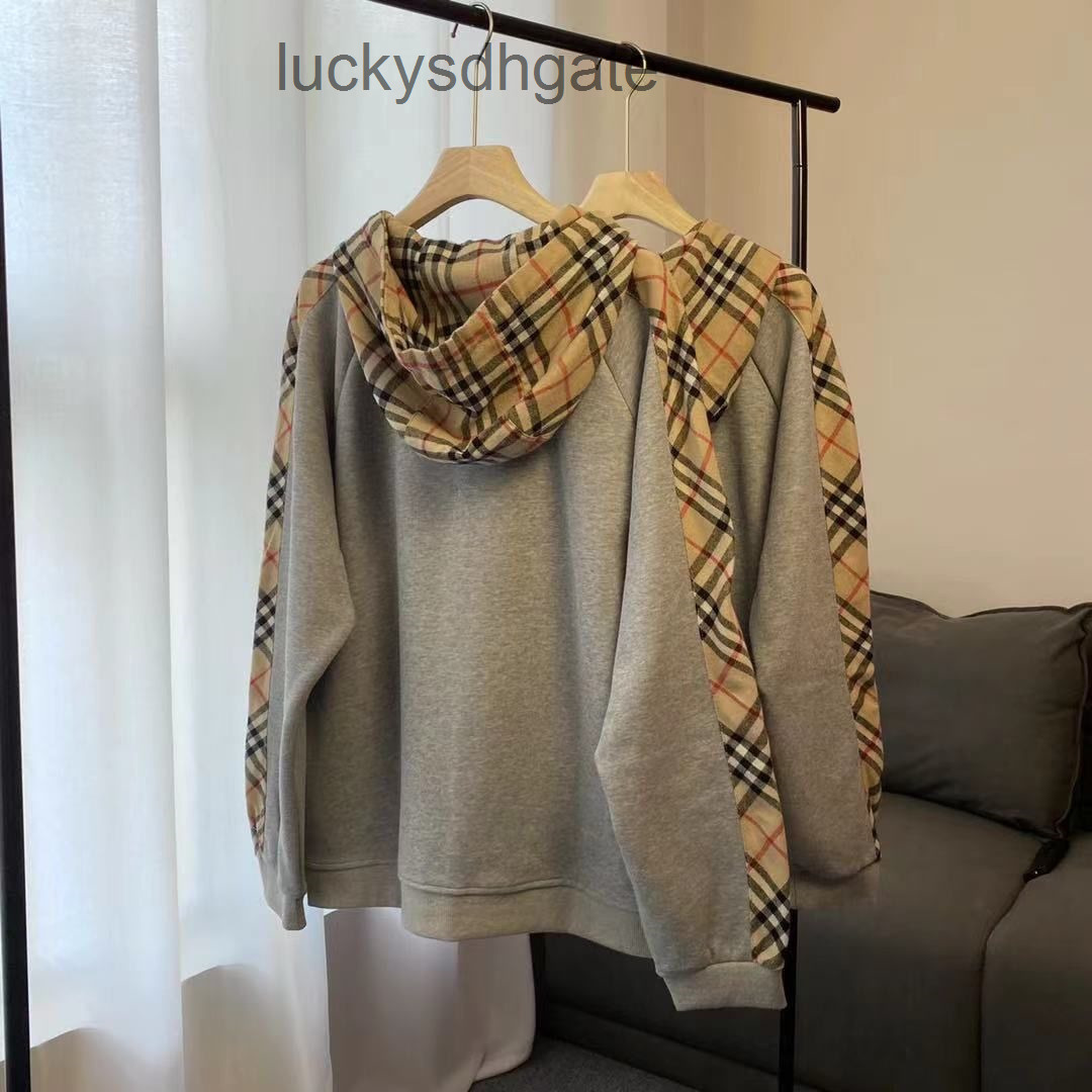 Designer B BR Hoodies and Coats "High version" 22ss spring autumn BBR classic side check embroidery couple car, Correct version b home coat 
Designer B BR Hoodies and Coats "High version" 22ss spring autumn BBR classic side check embroidery couple car, Correct version b home coat