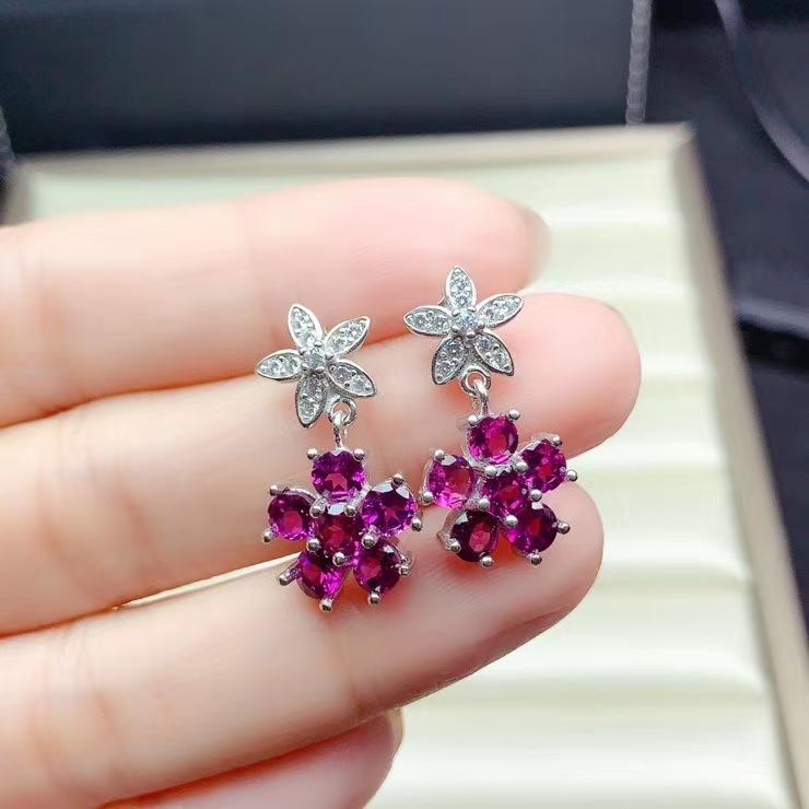 Dangle & Chandelier MeiBaPJ Natural Garnet Gemstone Flower Drop Earrings Real 925 Silver Red Stone Fine Charm Jewelry For WomenDangle
Dangle & Chandelier MeiBaPJ Natural Garnet Gemstone Flower Drop Earrings Real 925 Silver Red Stone Fine Charm Jewelry For WomenDangle