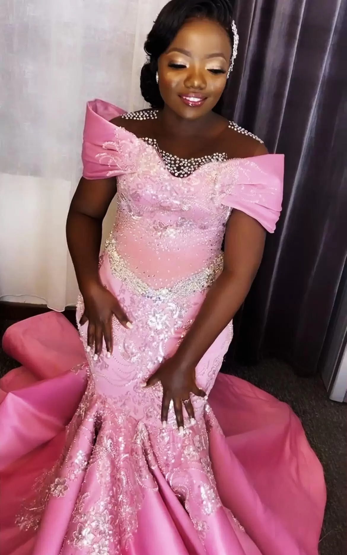 Pink Satin Prom Dresses Beaded Crystals Jewel Neck Mermaid Sheath Lace Applique Custom Made African Girl Evening Gowns Formal Ocn Wear