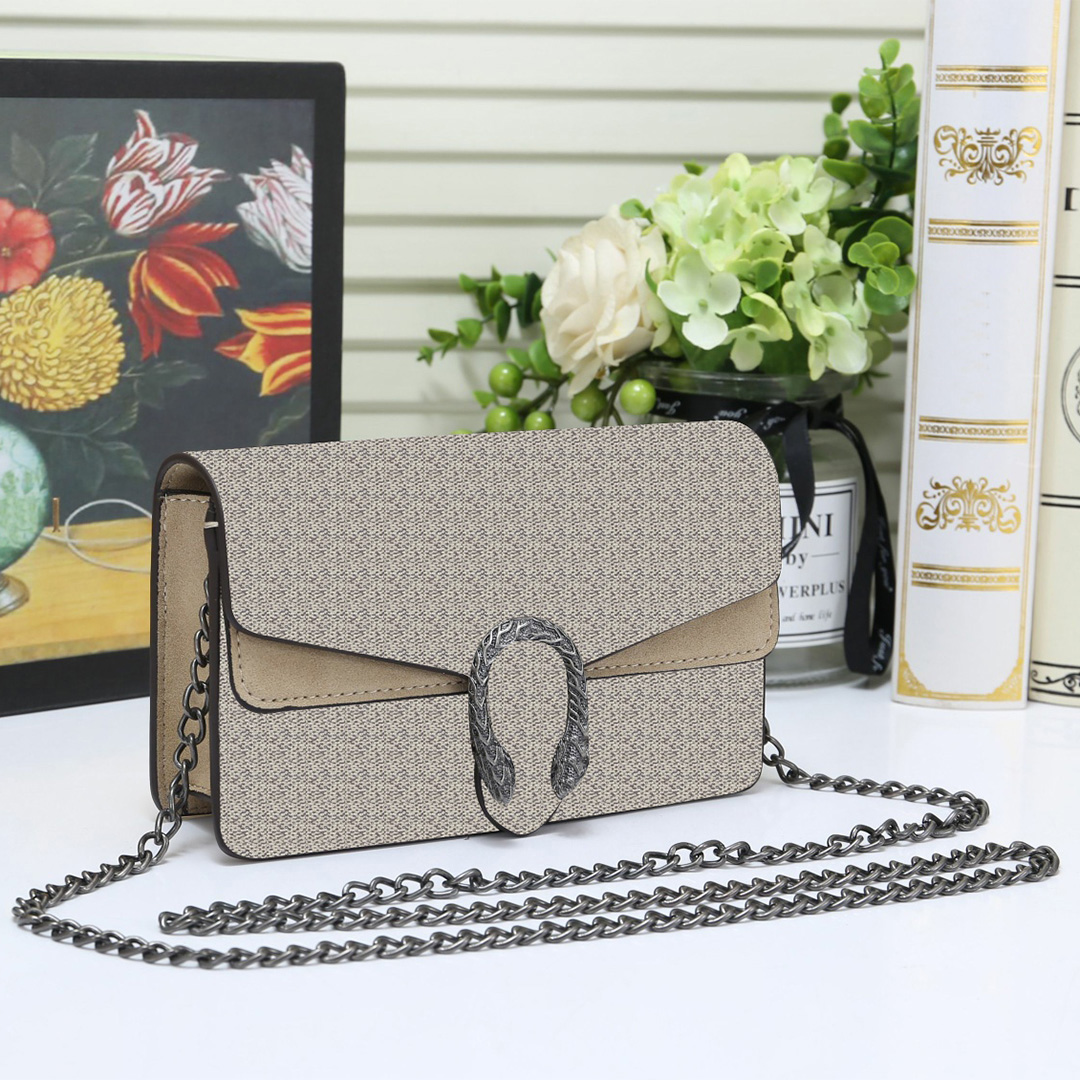 2022 Hot womens cross body bags luxury handbags high quality chain classic mini envelope bag retro Purse fashion dinner shoulder Designer Bag Wallets, Black
2022 Hot womens cross body bags luxury handbags high quality chain classic mini envelope bag retro Purse fashion dinner shoulder Designer Bag Wallets, Black