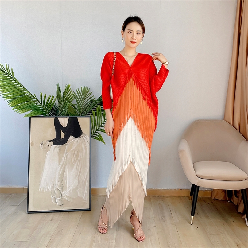 TIANPEI Pleated Tassel Dress Spring Summer Bat Sleeve Loose Long Designer Fashion Elegant Aesthetic Clothes 220613, Black
TIANPEI Pleated Tassel Dress Spring Summer Bat Sleeve Loose Long Designer Fashion Elegant Aesthetic Clothes 220613, Black