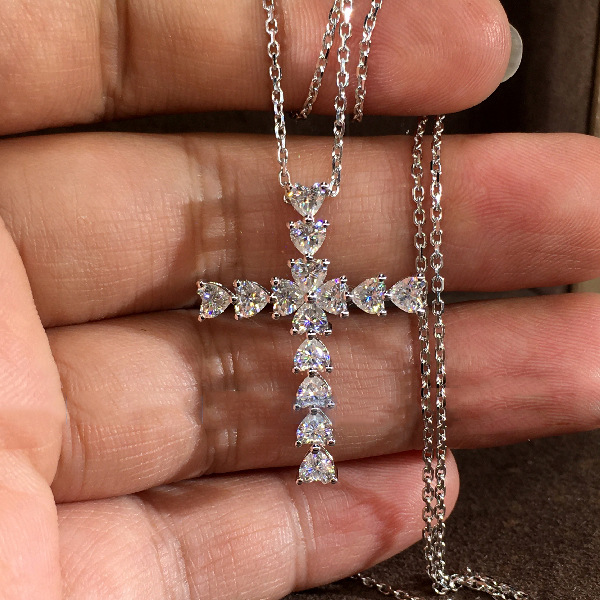 Choucong Brand New Cross Pendant Lxuury Jewelry 925 Sterling Silver Heart Shape White Topaz CZ Diamond Gemstones Party Promise Women Clavicle Necklace