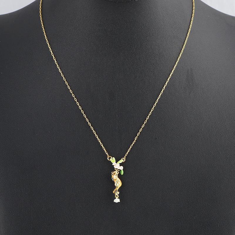 Pendant Necklaces European And American Jewelry Enamel Color Glaze Cute Three-dimensional Chipmunk Flower Forest Fashion Personality Necklac
Pendant Necklaces European And American Jewelry Enamel Color Glaze Cute Three-dimensional Chipmunk Flower Forest Fashion Personality Necklac