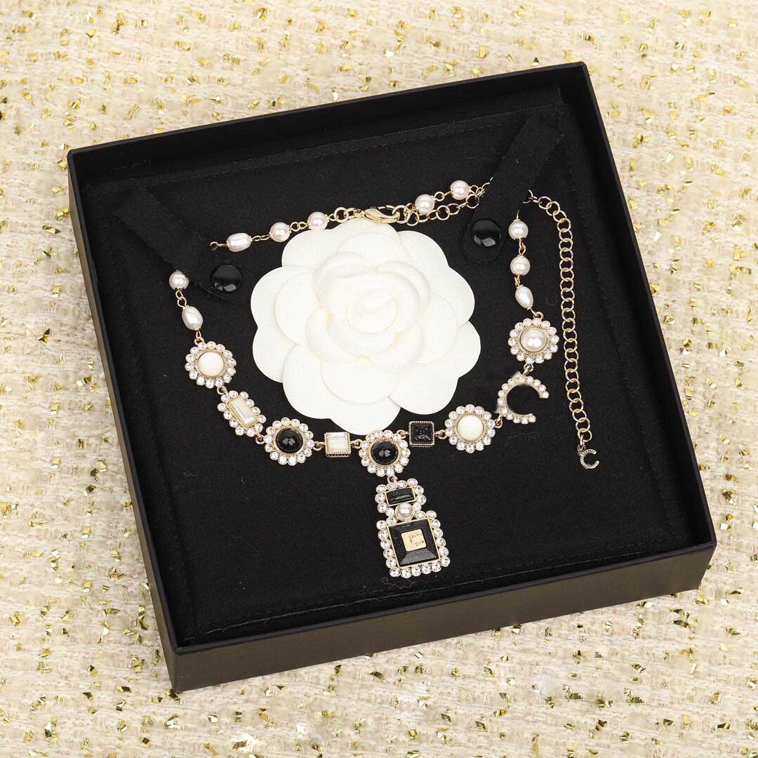 2022 Top quality Charm pendant necklace with nature shell beads and diamond for women wedding jewelry gift have box stamp PS7801
2022 Top quality Charm pendant necklace with nature shell beads and diamond for women wedding jewelry gift have box stamp PS7801
