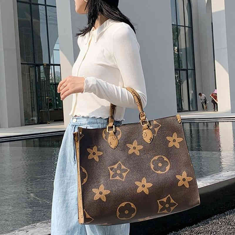 HandBag women 2022 new women's sling bags double-sided color matching shopping bags one shoulder portable large bag totes, Brown
HandBag women 2022 new women's sling bags double-sided color matching shopping bags one shoulder portable large bag totes, Brown