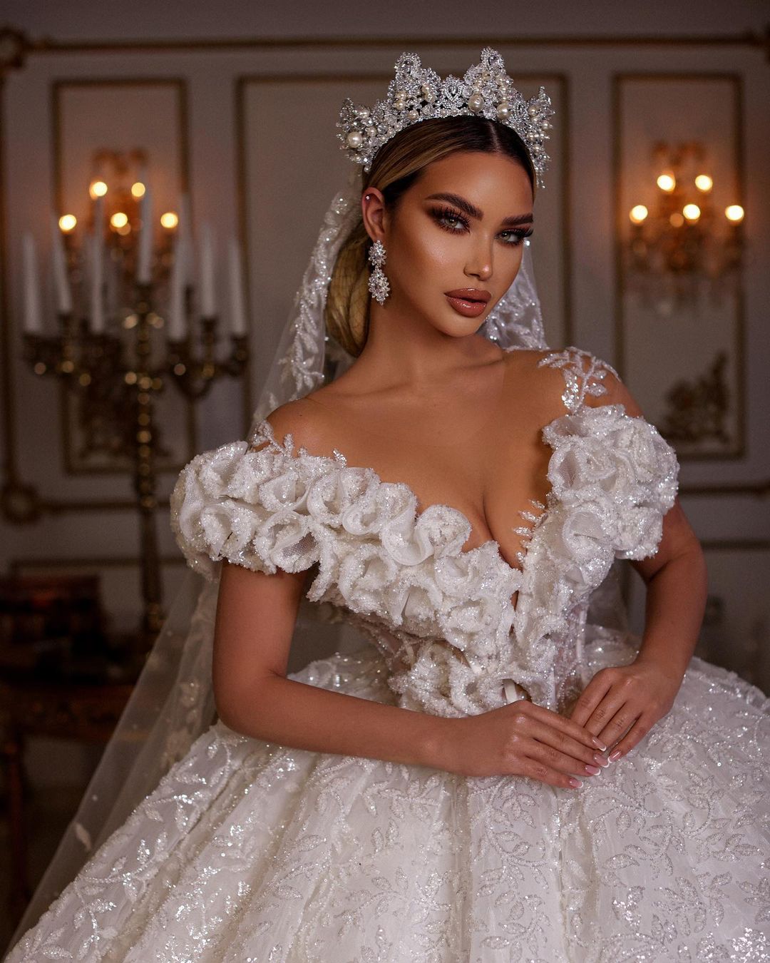 Princess Ball Gown Wedding Dresses Sleeveless V Neck Off Shoulder 3D wer Sequins Appliques Beads Lace Ruffles or Length Bridal Gowns Plus Size