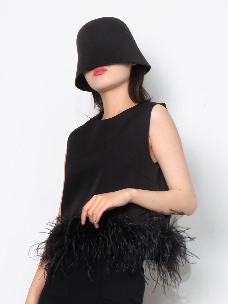 TWOTWINSTYLE White Chic Patchwork Feather Vest For Women Round Neck Sleeveless Casual Tank Tops Female Fashion Clothing 220325