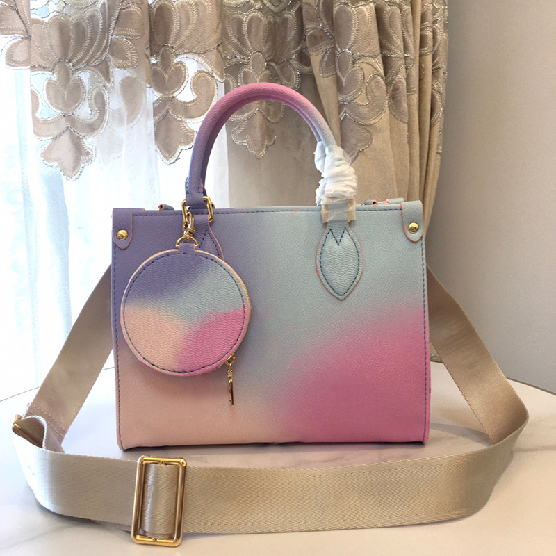 Designer Bag ONTHEGO Handbag Top Quality Shopping Luxury Shoulder Bags Monograms Fashion Totes Crossbody Women Purse Gradient Leather Handbags MM Wallet, M20510 size 35x24x17cm
Designer Bag ONTHEGO Handbag Top Quality Shopping Luxury Shoulder Bags Monograms Fashion Totes Crossbody Women Purse Gradient Leather Handbags MM Wallet, M20510 size 35x24x17cm