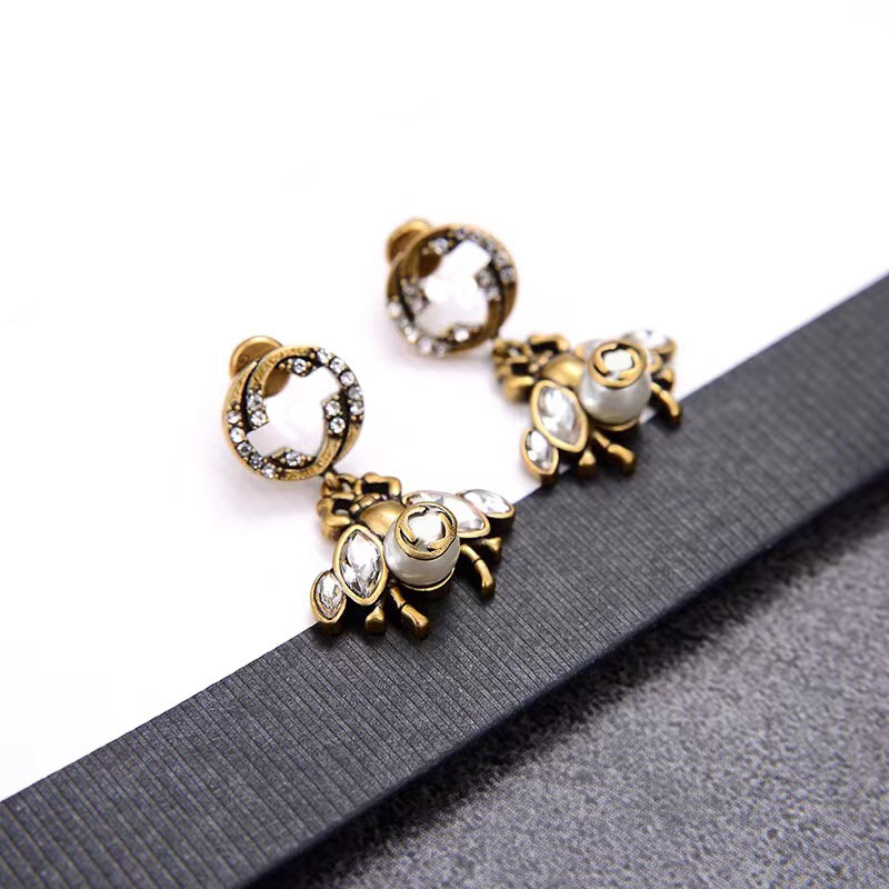Luxury Designer Fashion Charm Earrings Ladies Bee Pendant Earrings for women party lovers gift engagement jewelry
Luxury Designer Fashion Charm Earrings Ladies Bee Pendant Earrings for women party lovers gift engagement jewelry