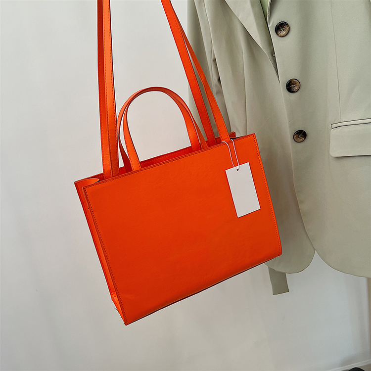 Classic Luxurys Designers Shoulder Bags PU Leather Handbags Girl Fashion Women Cross Body CrossBody Totes bag Handbag Beach handbag Large Capacity shopping tote, White
Classic Luxurys Designers Shoulder Bags PU Leather Handbags Girl Fashion Women Cross Body CrossBody Totes bag Handbag Beach handbag Large Capacity shopping tote, White