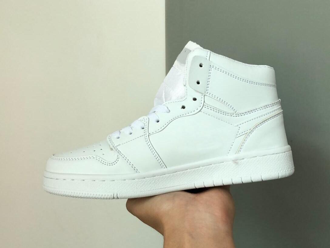 Dress Shoes Jumpman 1s Mens Womens Sneakers Trainers Basketball Shoes Mid Triple White 554724-130 Size 36-44
Dress Shoes Jumpman 1s Mens Womens Sneakers Trainers Basketball Shoes Mid Triple White 554724-130 Size 36-44