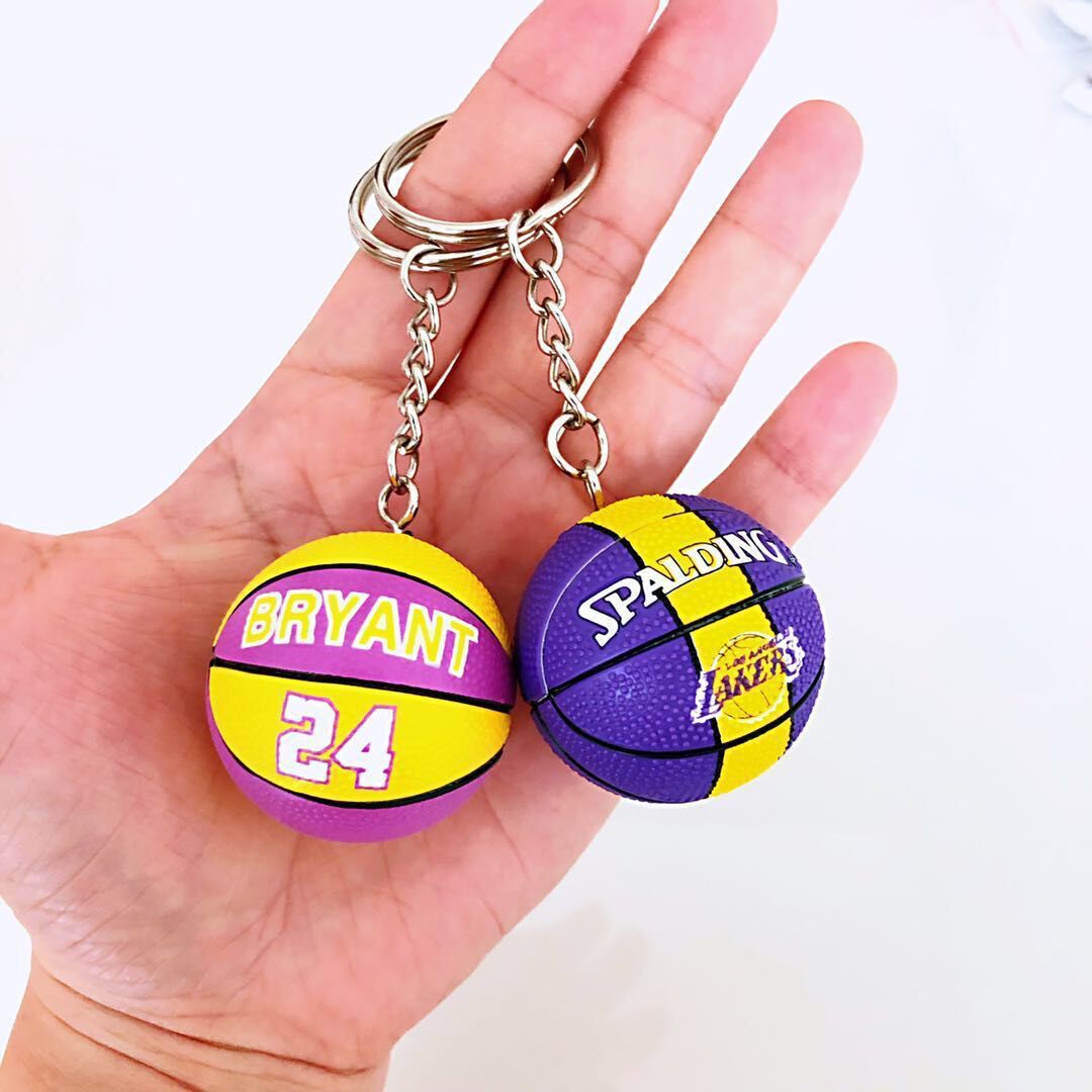 Fashion Creative Mini 3D Basketball Shoes Keychains Stereoscopic Model Sneakers Men Women Kids Key Ring Gifts ilicone sneaker key chain 
Fashion Creative Mini 3D Basketball Shoes Keychains Stereoscopic Model Sneakers Men Women Kids Key Ring Gifts ilicone sneaker key chain
