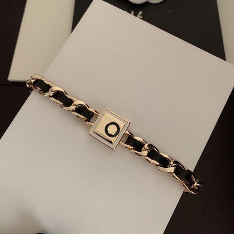 Luxurys Jewerly Designers Necklace Women Elegant Letter Necklaces Leather Rope Neck Chain Design For Mens Womens Girls 2022
Luxurys Jewerly Designers Necklace Women Elegant Letter Necklaces Leather Rope Neck Chain Design For Mens Womens Girls 2022