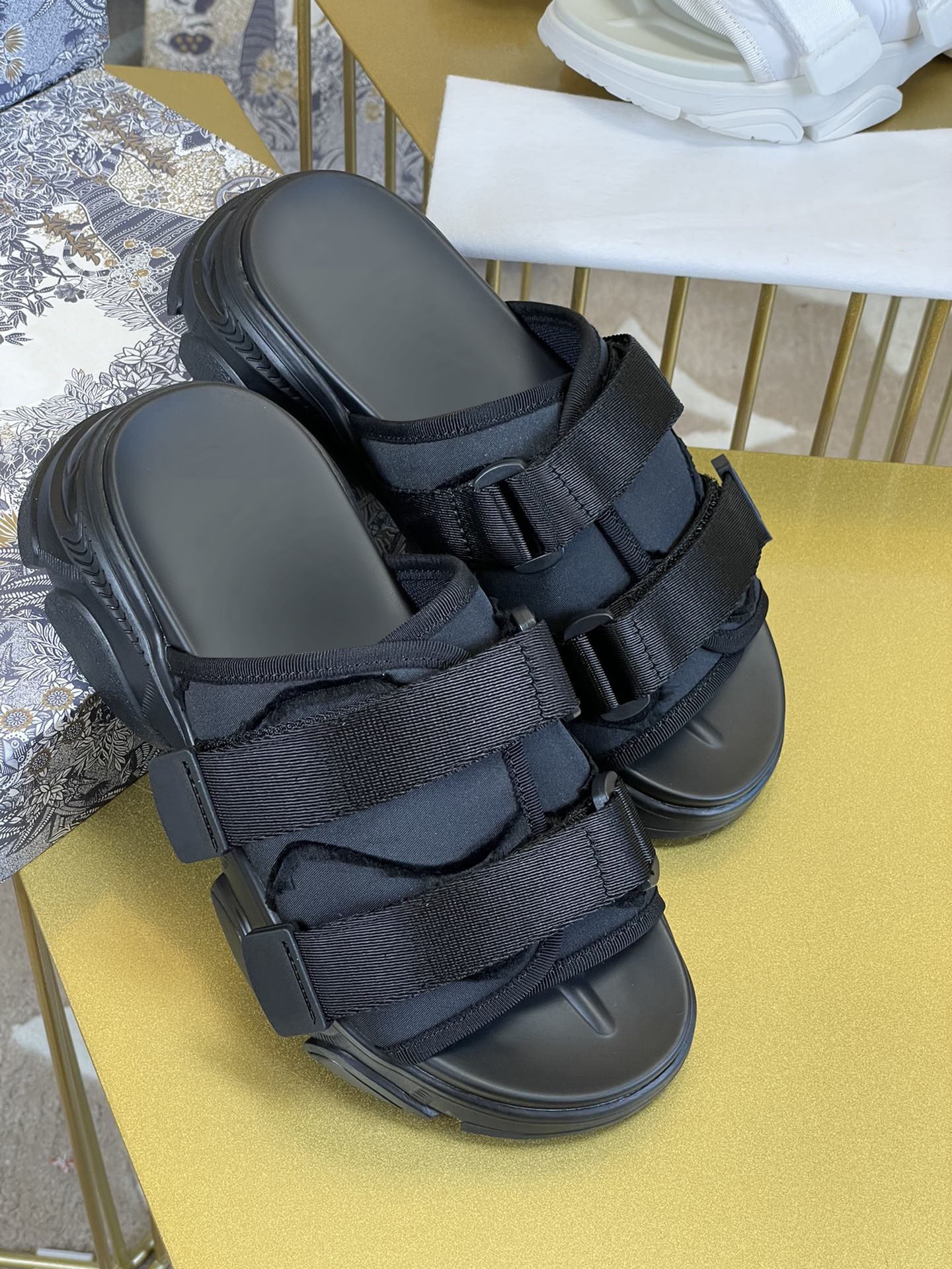 Sandals Designer Slippers Slides Women shoes frame flip flop slide Slideshow high quality flat bottomed Womens Loafers sandal for summer men beach, 11
Sandals Designer Slippers Slides Women shoes frame flip flop slide Slideshow high quality flat bottomed Womens Loafers sandal for summer men beach, 11