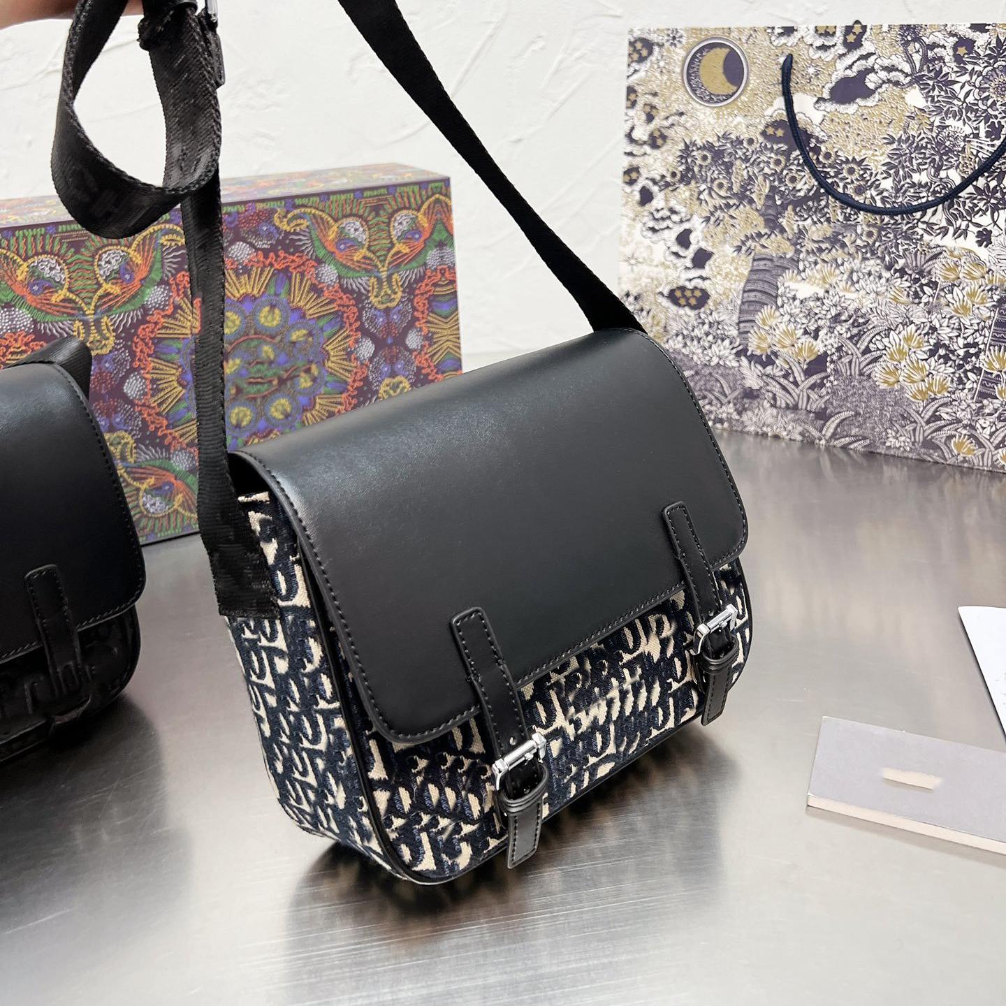 High Quality Luxury Designer Bag Letter Evening Shoulder Bags Decor Classic Casual Leather Embroidery Die Bag Women Men Dios HDDR2D
High Quality Luxury Designer Bag Letter Evening Shoulder Bags Decor Classic Casual Leather Embroidery Die Bag Women Men Dios HDDR2D