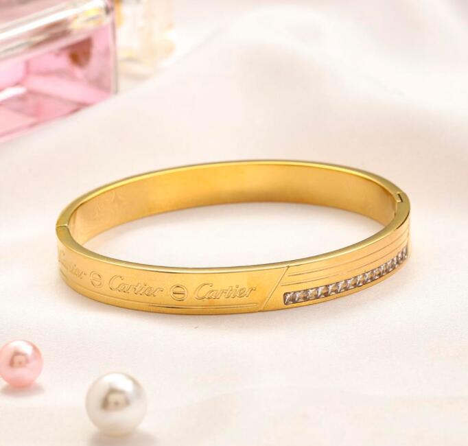 22SS 20style Stainless Steel Gold Siver Charm Bracelets Brand Designer Double Letters Classic Hollow Men Women Metal Wedding Party Jewelry Accessories
22SS 20style Stainless Steel Gold Siver Charm Bracelets Brand Designer Double Letters Classic Hollow Men Women Metal Wedding Party Jewelry Accessories