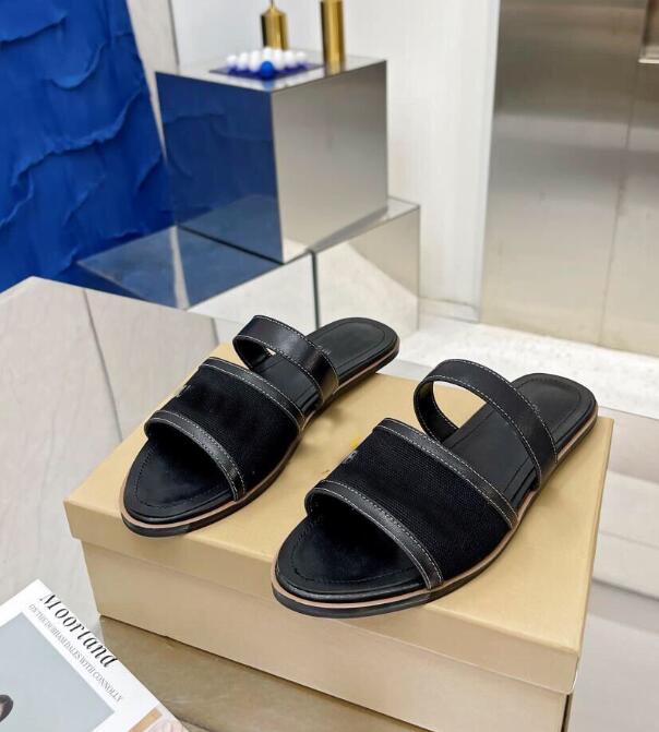 2022 Women Thong Sandals Cutout Leather Sandal Flat Slippers Bow Spikes Luxury Leather Platform Slipper Woman Flip-Flops, White
2022 Women Thong Sandals Cutout Leather Sandal Flat Slippers Bow Spikes Luxury Leather Platform Slipper Woman Flip-Flops, White