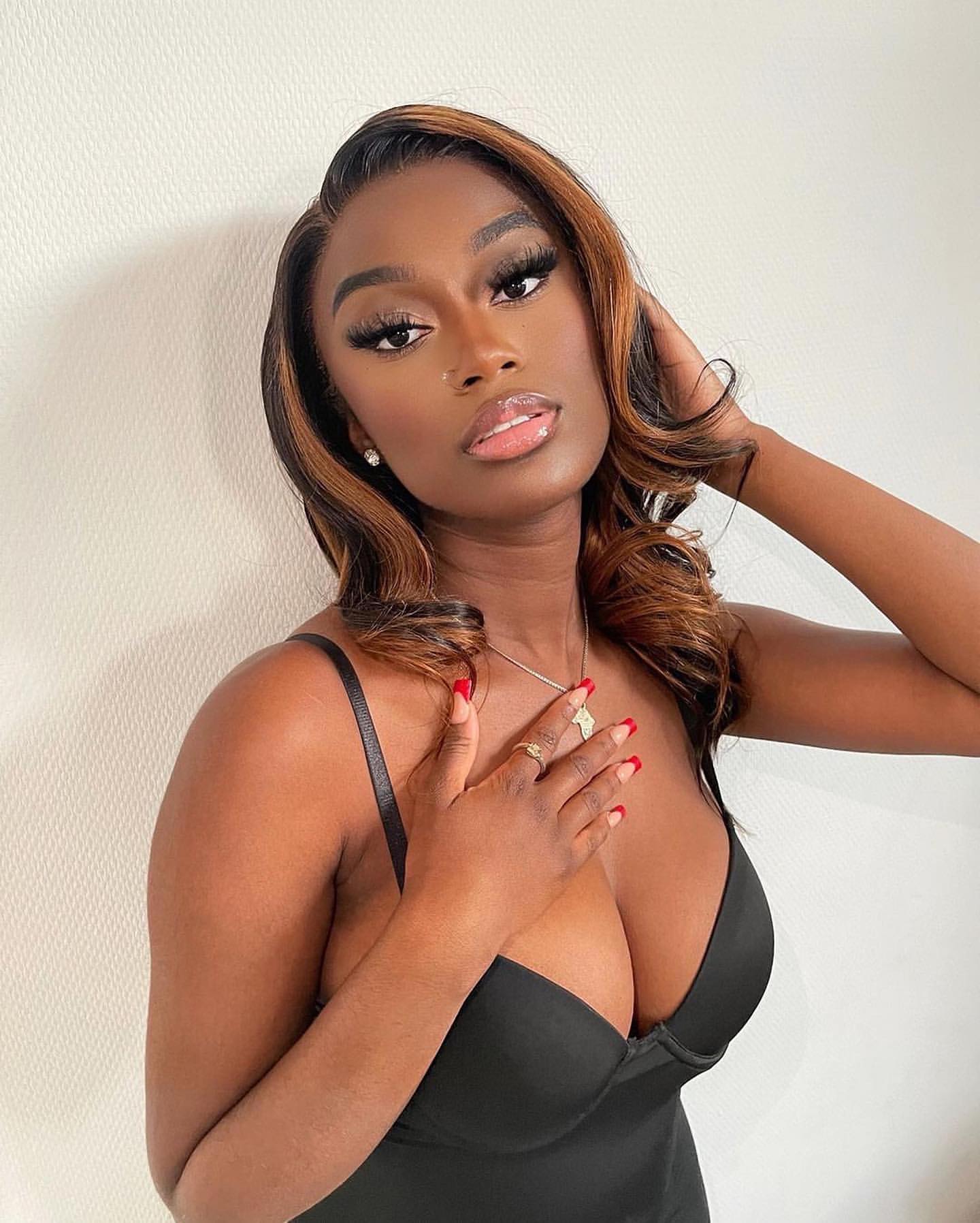 Body Wave Wig Highlight For Women Brazilian 13x4 13x6 Lace Front Human Virgin Hair Wigs Side Part Pre Plucked With Baby Hair 150% Density Bleaches Knots, Highlight color
Body Wave Wig Highlight For Women Brazilian 13x4 13x6 Lace Front Human Virgin Hair Wigs Side Part Pre Plucked With Baby Hair 150% Density Bleaches Knots, Highlight color