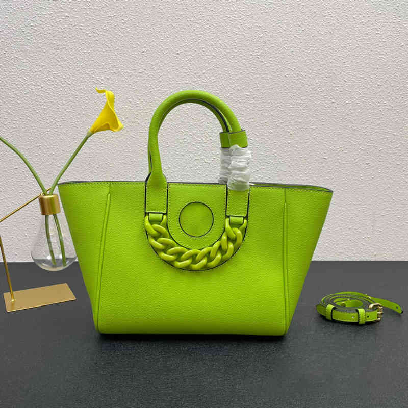 Shoulder Bag Leather Handbag Totes Crossbody Bag 13 Colors Women Quilted Designer Handbags Chain Fashion Female Messenger Vintage Bag Purses 0611
Shoulder Bag Leather Handbag Totes Crossbody Bag 13 Colors Women Quilted Designer Handbags Chain Fashion Female Messenger Vintage Bag Purses 0611