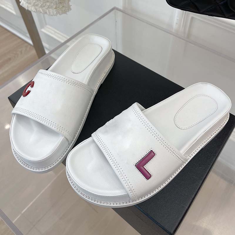 Famous Designer Slippers For Woman Platform Mules Letters Lambskin Navy Blue Ivory Sandals Fashion Flip Flops Retro Womens Soft Beach Shoes Luxury Loafers Open Shoe, Box
Famous Designer Slippers For Woman Platform Mules Letters Lambskin Navy Blue Ivory Sandals Fashion Flip Flops Retro Womens Soft Beach Shoes Luxury Loafers Open Shoe, Box