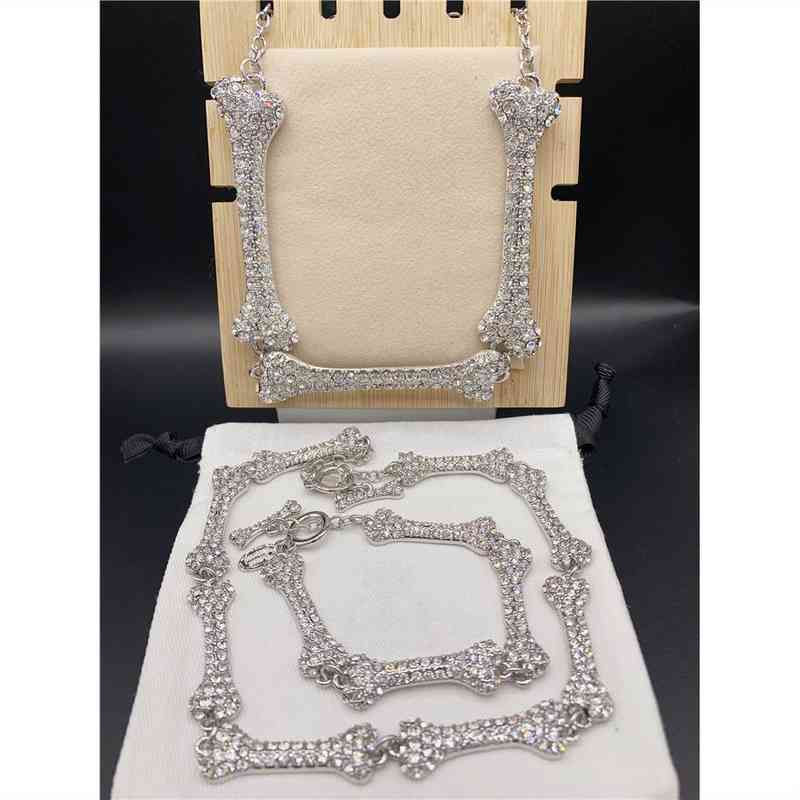Empress Dowager Vivian silver three section eight section diamond Bone Necklace Black four section Saturn Bracelet - c8023
Empress Dowager Vivian silver three section eight section diamond Bone Necklace Black four section Saturn Bracelet - c8023
