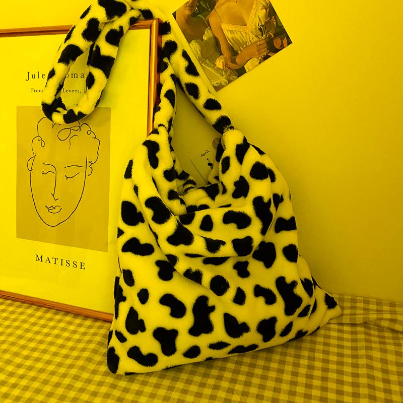 Evening Bags Fashion Cow Pattern Shoulder Bag Women Plush Soft Autumn Winter Fluffy Female Totes Handbag Lady Girl Travel Purse Sac A MainEv
Evening Bags Fashion Cow Pattern Shoulder Bag Women Plush Soft Autumn Winter Fluffy Female Totes Handbag Lady Girl Travel Purse Sac A MainEv