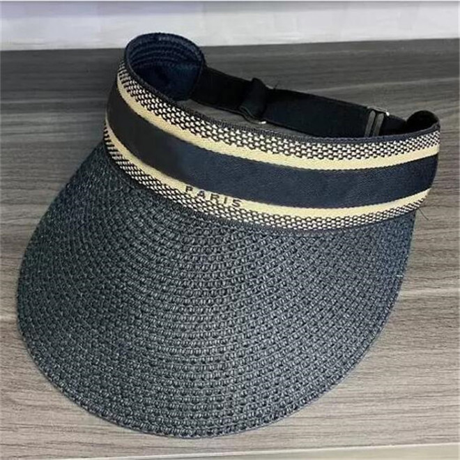 Classic Fashion Visors Straw Sunhat Luxury Designer Visor Men Women Hats Caps Bucket Hat High Quality Wide Brim Cap Summer Beach Resort, White
Classic Fashion Visors Straw Sunhat Luxury Designer Visor Men Women Hats Caps Bucket Hat High Quality Wide Brim Cap Summer Beach Resort, White