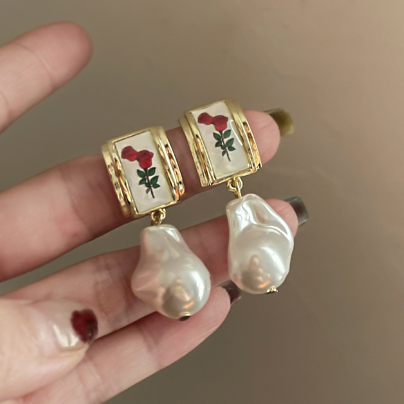 Silver Needle Flower Arc Irregular Pearl Earrings National Style Earrings Minority Design Sense
Silver Needle Flower Arc Irregular Pearl Earrings National Style Earrings Minority Design Sense