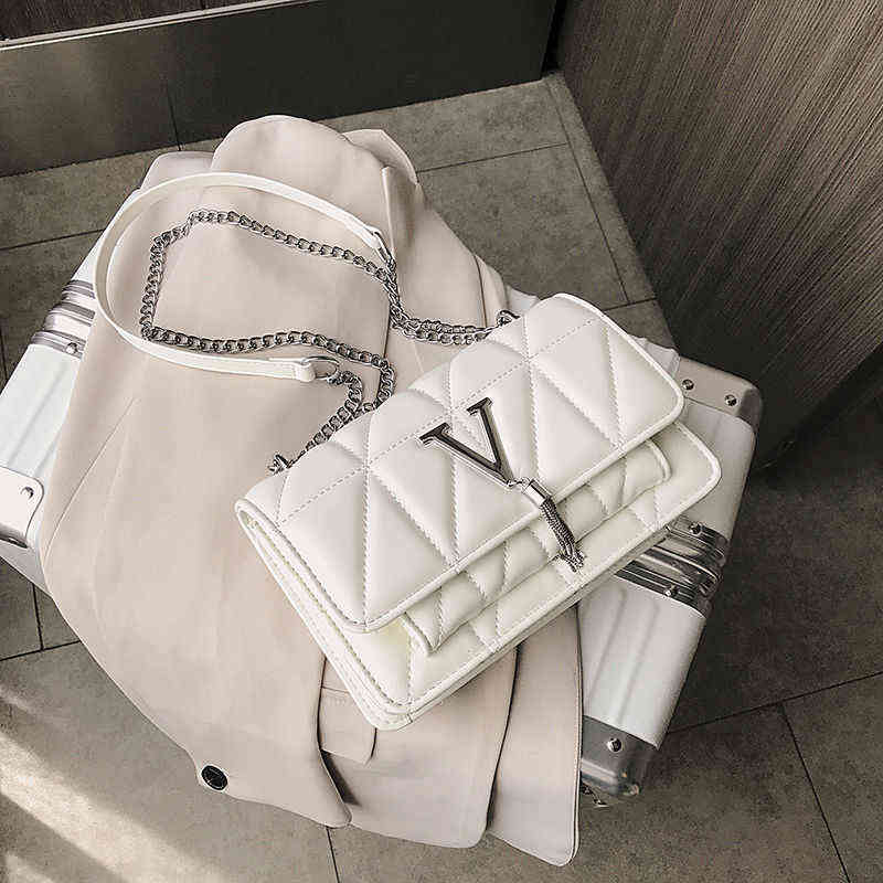 2022 Luxury Designer Women White Shoulder Bag Lady Chains Flaps Bag Messenger Handbag PU Leather Replica Brand Party Prom Bags Y220405
2022 Luxury Designer Women White Shoulder Bag Lady Chains Flaps Bag Messenger Handbag PU Leather Replica Brand Party Prom Bags Y220405