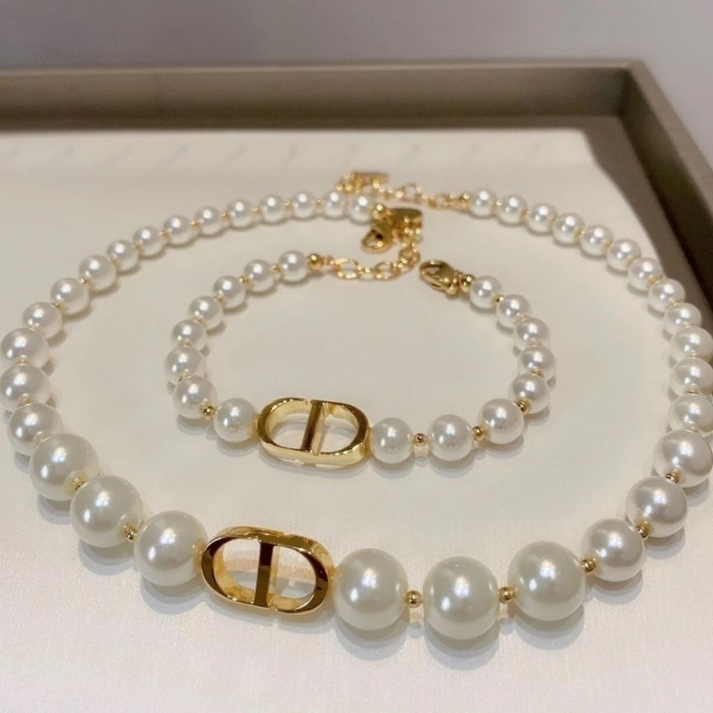 Cool White Pearl Strands Copper C D Charm Choker Necklace Bracelet INS Style Jewelry for Women Gift
Cool White Pearl Strands Copper C D Charm Choker Necklace Bracelet INS Style Jewelry for Women Gift