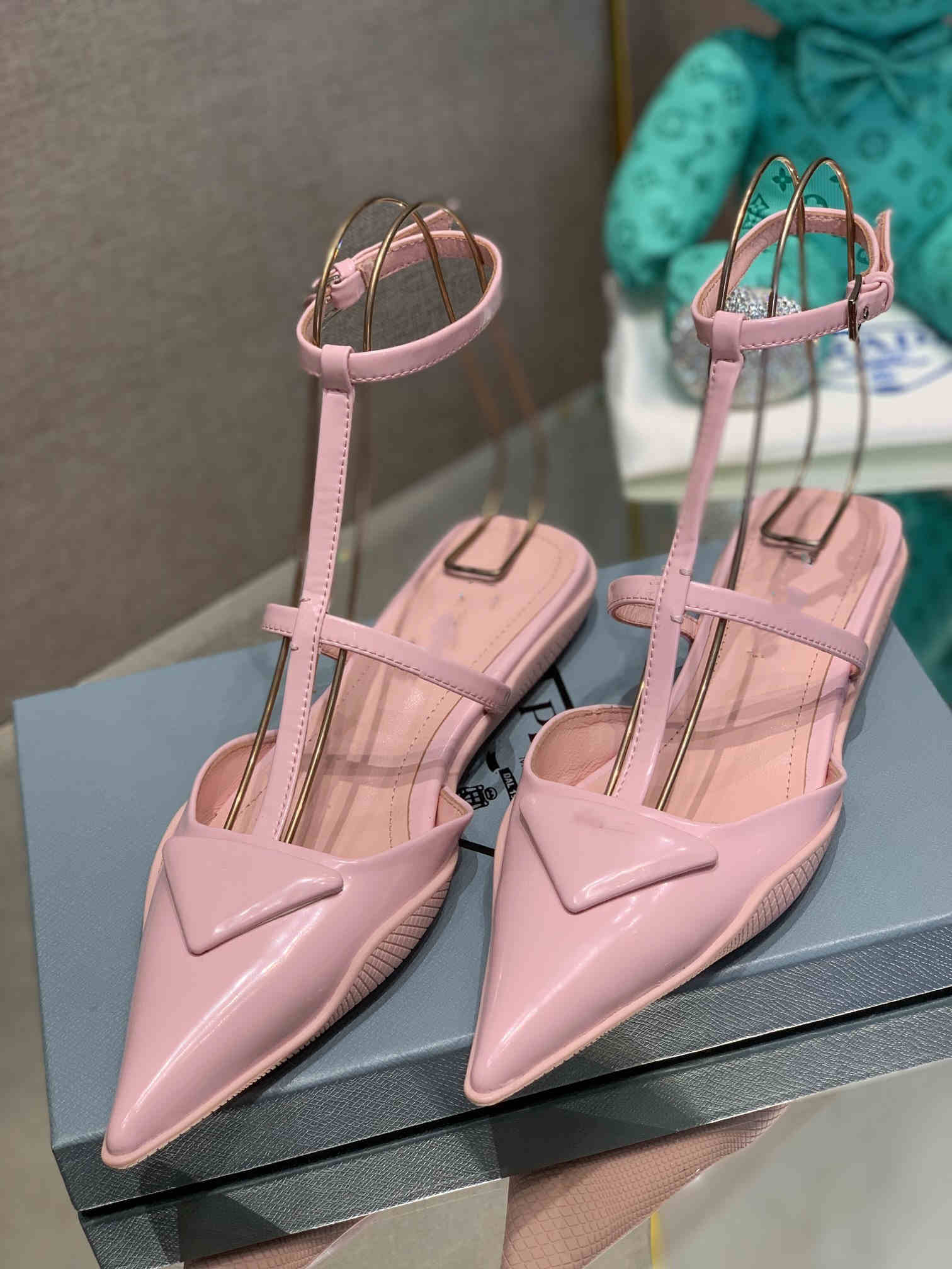 top quality Sandals Slippers New High Heels With Back Trip Belt Women Shoes Hollow Thin Heeled Sandals Luxury Rhinestones Pointed Pumps, As pic 4
top quality Sandals Slippers New High Heels With Back Trip Belt Women Shoes Hollow Thin Heeled Sandals Luxury Rhinestones Pointed Pumps, As pic 4