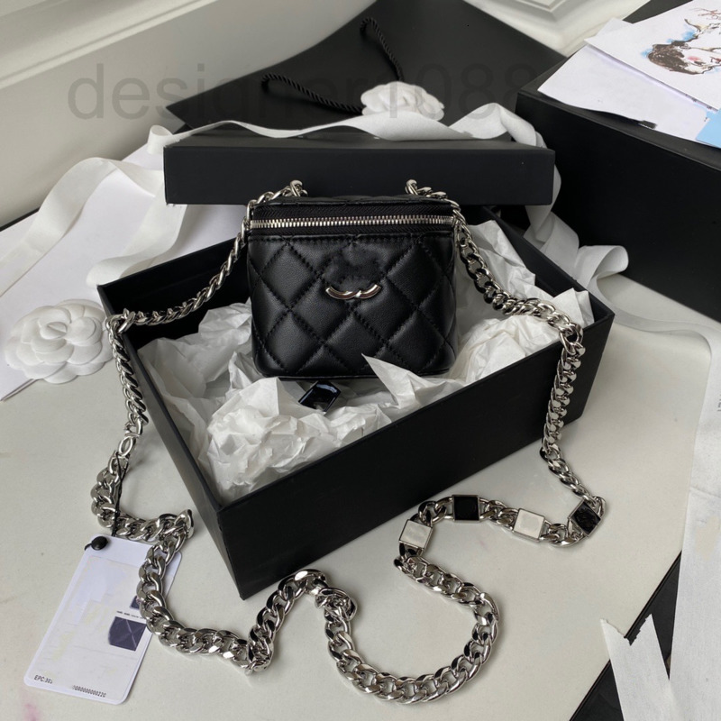 Evening Bags designer 2022 new small Xiangfeng Lingge large chain square box one shoulder messenger bag mouth red makeup D2N8, 2# packing bag
Evening Bags designer 2022 new small Xiangfeng Lingge large chain square box one shoulder messenger bag mouth red makeup D2N8, 2# packing bag