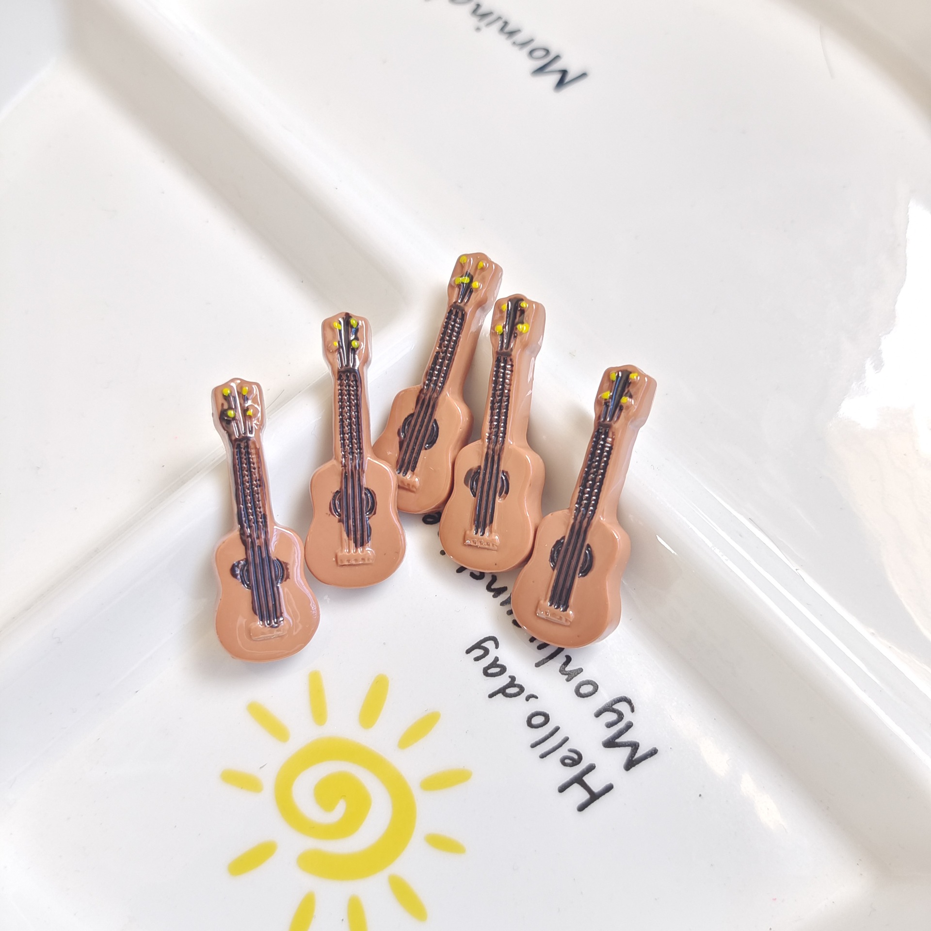 Miniature Guitar Craft Tools Mini Musical Instrument Miniature Dollhouse Model Home Decoration 1221283
Miniature Guitar Craft Tools Mini Musical Instrument Miniature Dollhouse Model Home Decoration 1221283