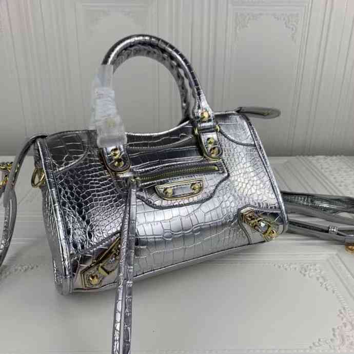 Purses Outlet Crocodile locomotive New Paris tassel sling one Shoulder Messenger women's large capacity bag Commuter Bag, Red
Purses Outlet Crocodile locomotive New Paris tassel sling one Shoulder Messenger women's large capacity bag Commuter Bag, Red