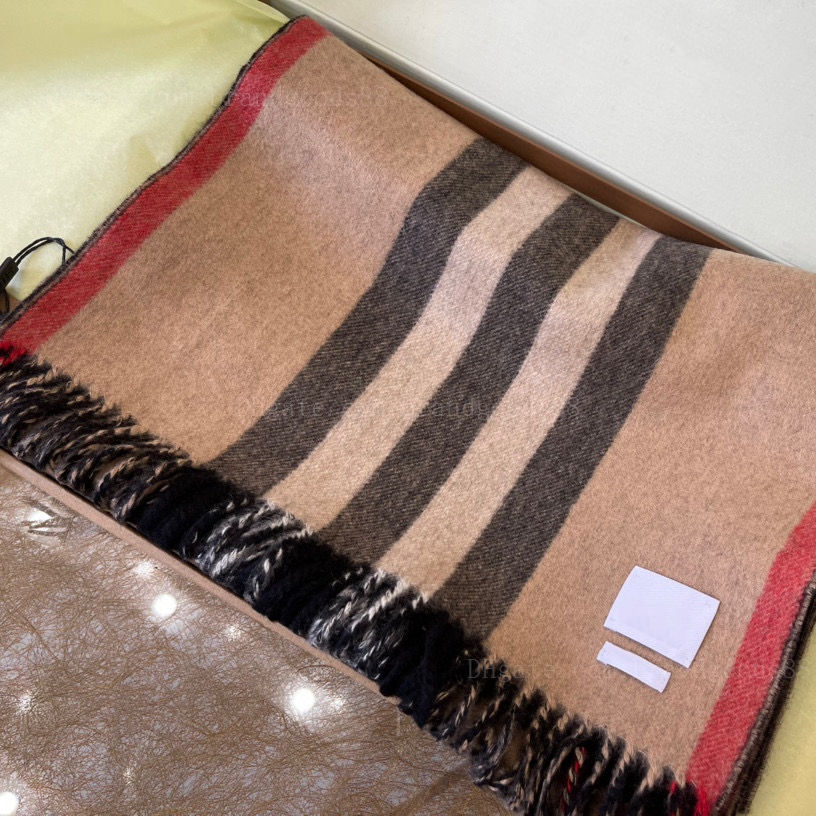 High quality new style winter Vertical striped Camel luxuries scarves designers plaid scarfs B brand for man Designer Scarf Cashmere Wholesale
High quality new style winter Vertical striped Camel luxuries scarves designers plaid scarfs B brand for man Designer Scarf Cashmere Wholesale