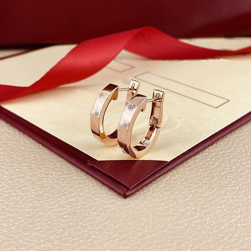 New Famous Stainless Steel Love Stud Earring With Full Diamond For Mother And Women Earring Designer Jewelry Without Box H1
New Famous Stainless Steel Love Stud Earring With Full Diamond For Mother And Women Earring Designer Jewelry Without Box H1