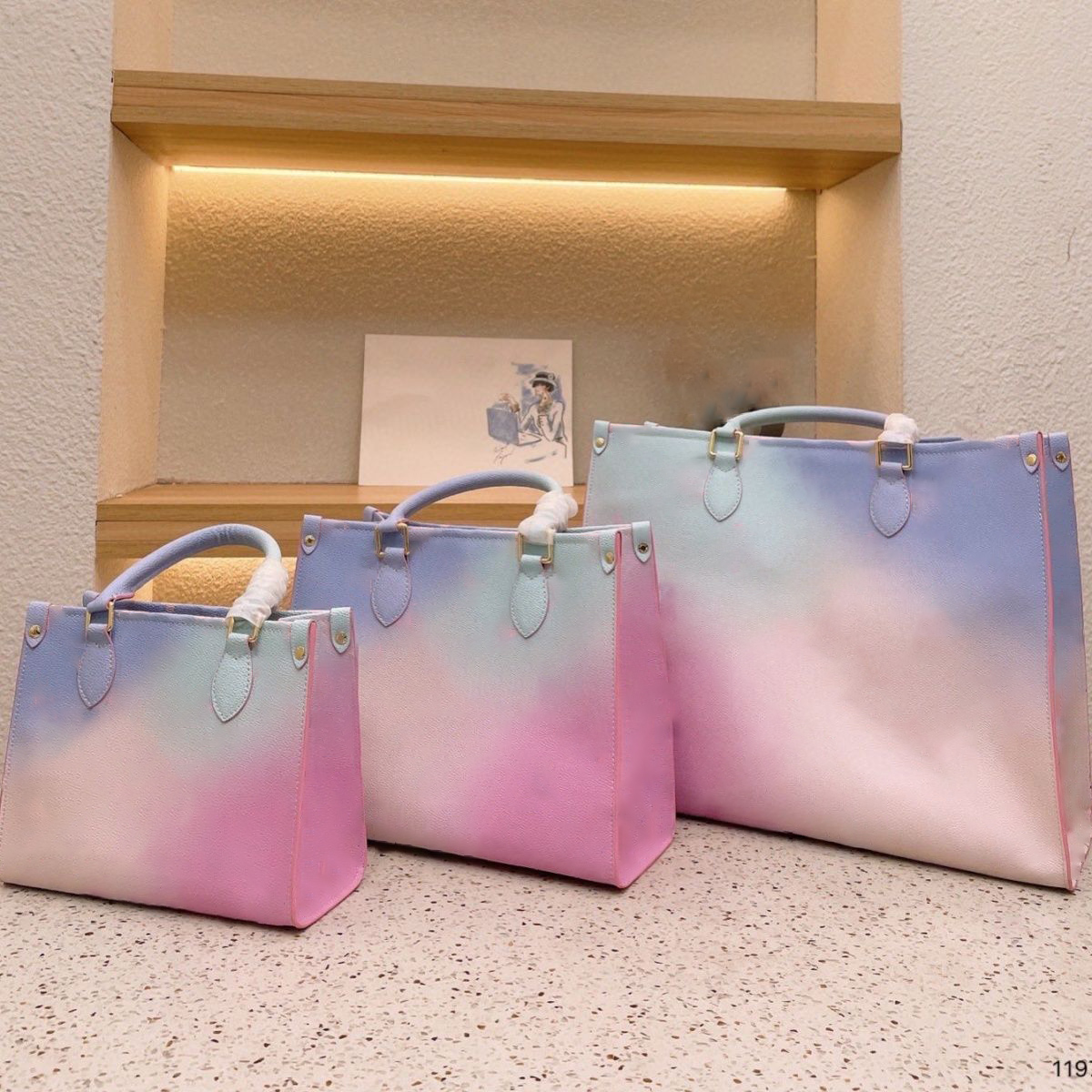 3 size ON THE GO Onthego Top Women Luxurys Designers Crossbody Bags SPRING IN THE CITY Womens Handbags Purse Tote Bag PVC Leather High capacity Shopping Big 409ap96, Only 1 pcs purse
3 size ON THE GO Onthego Top Women Luxurys Designers Crossbody Bags SPRING IN THE CITY Womens Handbags Purse Tote Bag PVC Leather High capacity Shopping Big 409ap96, Only 1 pcs purse
