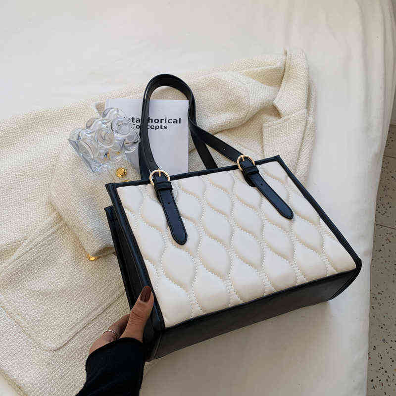 Small Pu Leather Totes for Women Winter Brand Designer Trends Shoulder Handbags and Purses Female Luxury Black 220519
Small Pu Leather Totes for Women Winter Brand Designer Trends Shoulder Handbags and Purses Female Luxury Black 220519