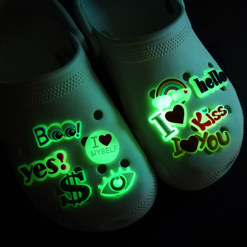 MOQ 50PCS Luminous croc shoe charms sweet style rainbow Glow in the dark shoe buckles accessories decorations 2D plastic Fluorescent clog pins fit kids garden shoes
MOQ 50PCS Luminous croc shoe charms sweet style rainbow Glow in the dark shoe buckles accessories decorations 2D plastic Fluorescent clog pins fit kids garden shoes