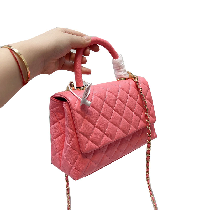 Classical Top Handle Totes Mini Bags Quilted Matelasse Chain Flap Vanity Cometic Luxury Designer Outdoor Sacoche Clurch Handbags 22*14CM, Box
Classical Top Handle Totes Mini Bags Quilted Matelasse Chain Flap Vanity Cometic Luxury Designer Outdoor Sacoche Clurch Handbags 22*14CM, Box