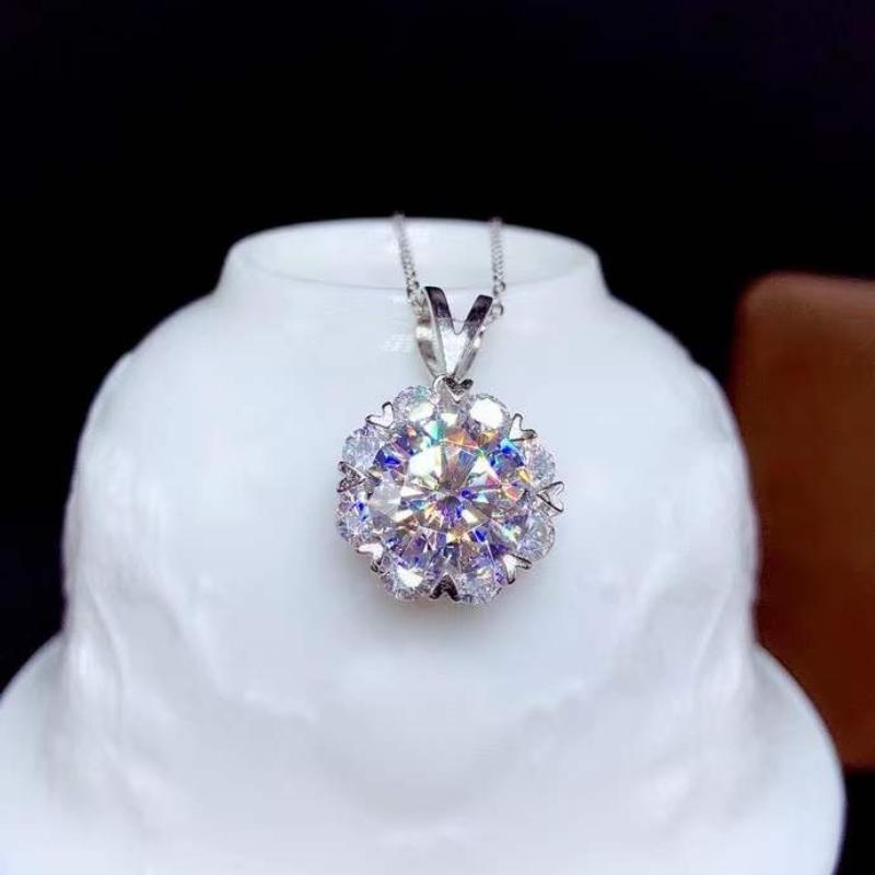 Pendant Necklaces 5ct Moissanite Super Style Necklace Ladies Party Play 925 Sterling Silver Luxury Jewelry DesignerPendant
Pendant Necklaces 5ct Moissanite Super Style Necklace Ladies Party Play 925 Sterling Silver Luxury Jewelry DesignerPendant
