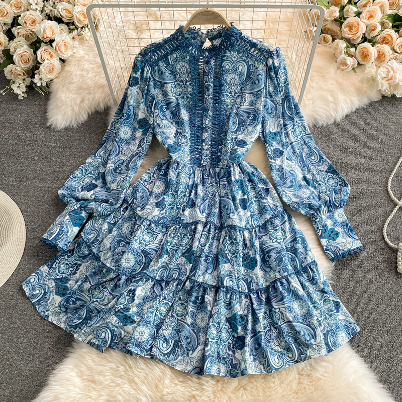 2022 New Spring Summer Casual Dresses Vintage stand collar Lantern Sleeve Dress hollow out hook lace patchwork high waist pleated waist, Same as picture
2022 New Spring Summer Casual Dresses Vintage stand collar Lantern Sleeve Dress hollow out hook lace patchwork high waist pleated waist, Same as picture