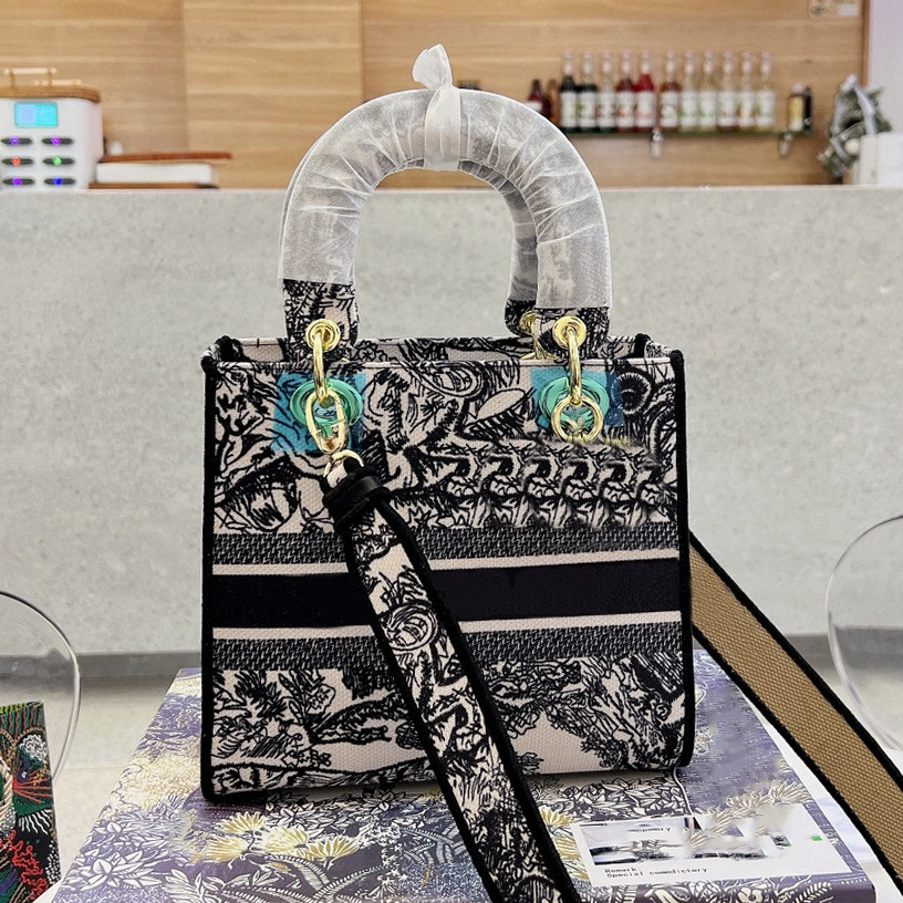 2022 Fashion Totes Designer Handbags Women's Wallets Shoulder Bags High Quality Leather Luxury Bag Ladies shopping package 00, Make up the difference
2022 Fashion Totes Designer Handbags Women's Wallets Shoulder Bags High Quality Leather Luxury Bag Ladies shopping package 00, Make up the difference